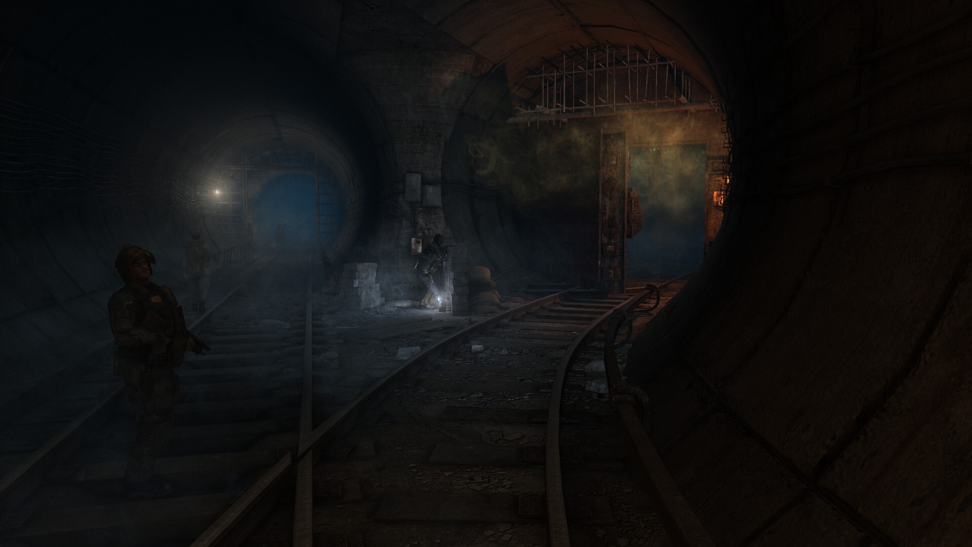 Der rätselhafte, Funken schlagende Stromkasten, der das rettende Stahltor in der Station kontrolliert